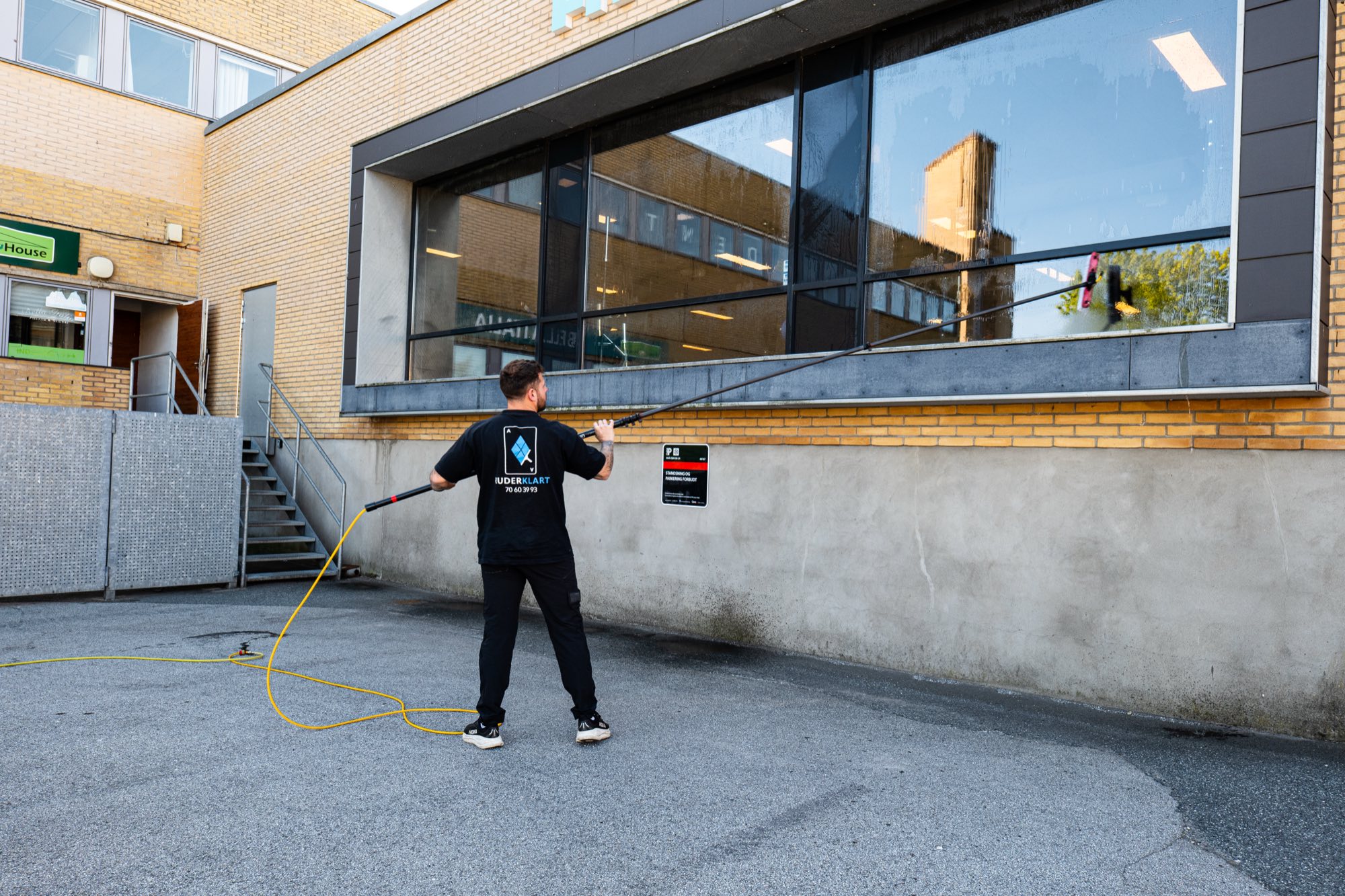 Vinduespudsning på fast aftale